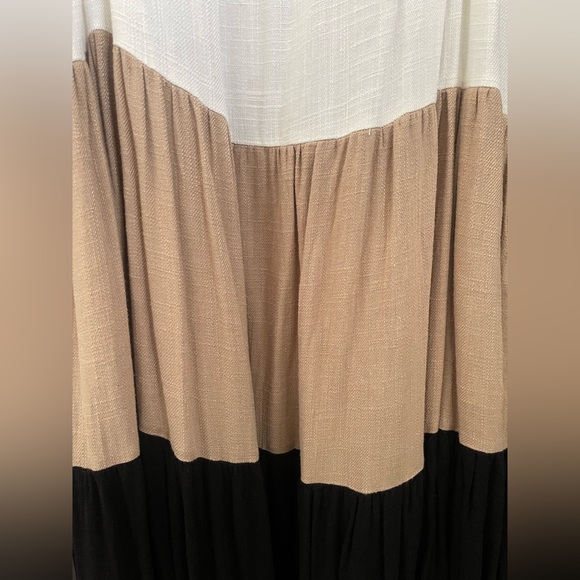 Beautiful Mid Dress Tri-Color. - Picture 2 of 10